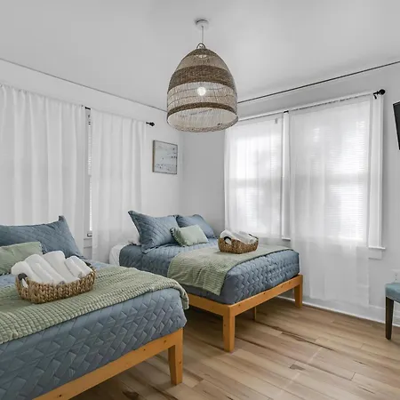 Suite Spot Bungalow Near Downtown